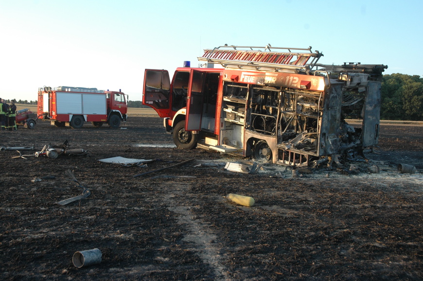 Bei einem Flächenbrand zerstörtes Löschfahrzeug | © Bartsch, Oschatz