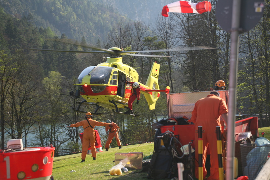Vegetationsbrandbekämpfung am Thumsee mit Hubschrauber | © Freiwillige Feuerwehr Bad Reichenhall