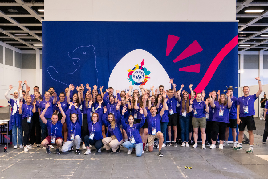 Beschäftigte der BGW nahmen als Volunteers an den Special Olympics World Games 2023 teil.  | © Oliver Eberhardt/BGW