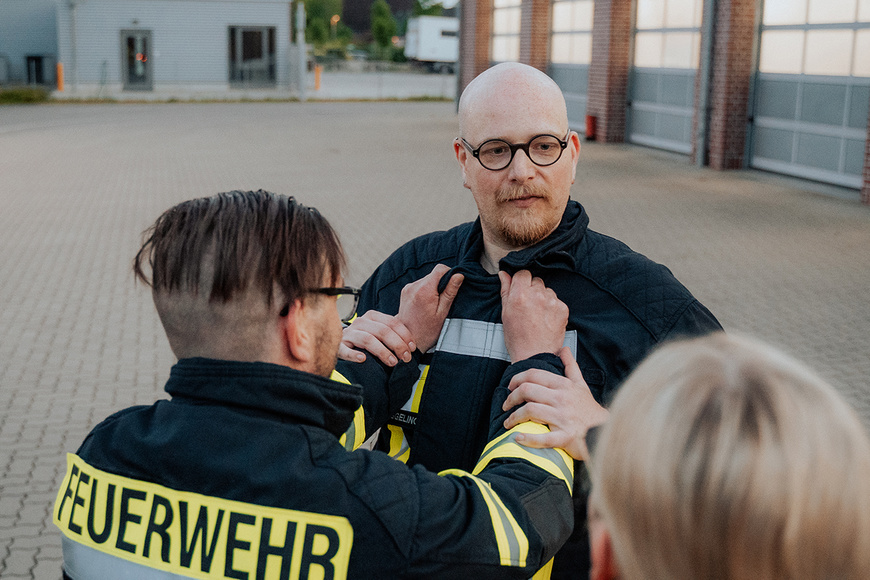 Seit 2019 ist Max Eggeling als Fachberater für Psychosoziale Notfallversorgung (PSNV) bei der Feuerwehr Lüneburg tätig. | © Sebastian Heinatz