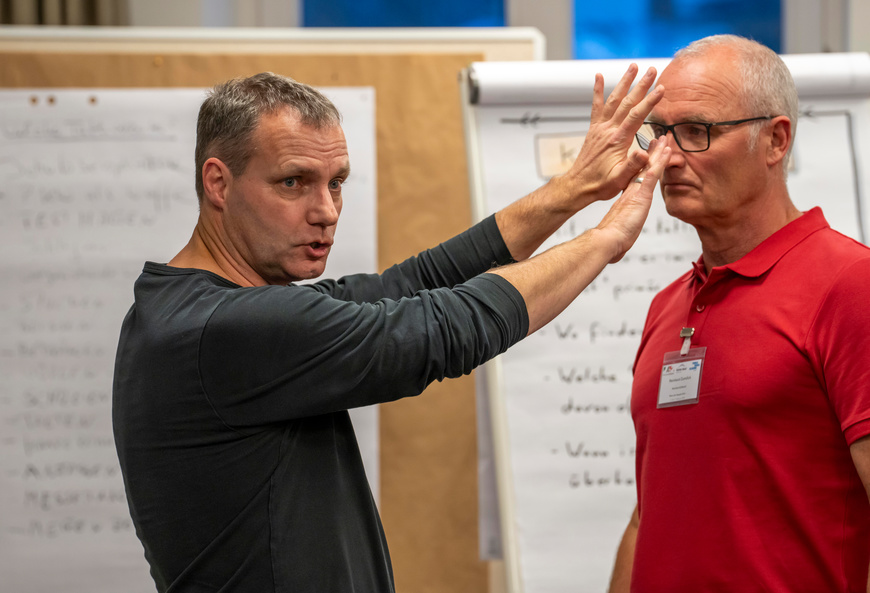 Abbildung 4: #sicherimDienst hat Gewaltschutztrainings entwickelt. | © Jochen Tack, IM NRW