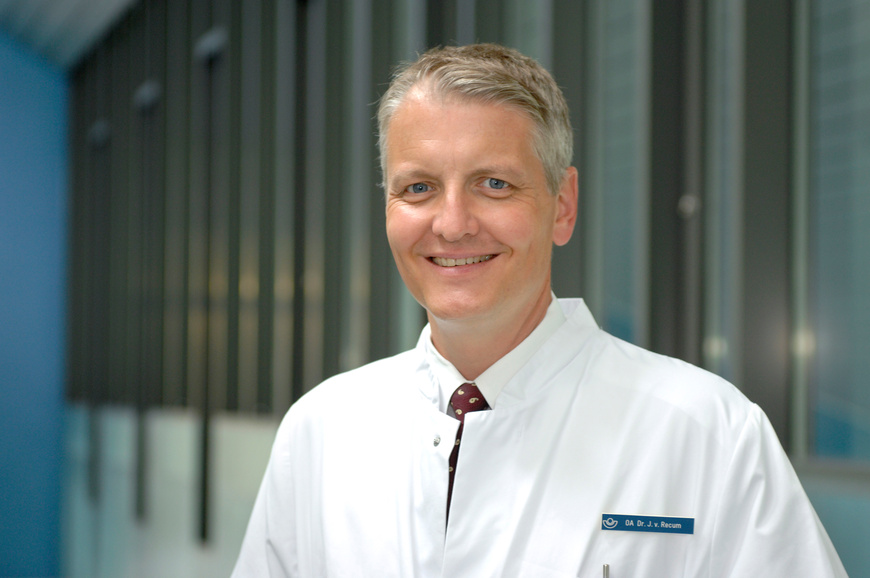 Dr. Jan von Recum ist seit 1999 an der BG Klinik Ludwigshafen tätig. | © BG Klinik Ludwigshafen/Geir Dillan Dr. Jan von Recum ist seit 1999 an der BG Klinik Ludwigshafen tätig. | © BG Klinik Ludwigshafen/Geir Dillan